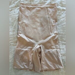 SPANX OnCore High-Waisted Mid-Thigh Short Soft Nude XL